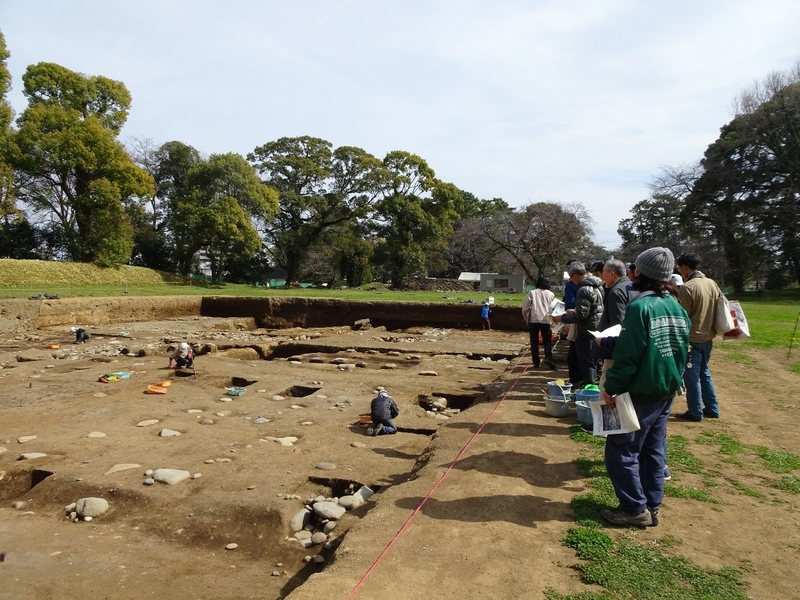（会員寄稿）2026年3月18日　小田原城跡御用米曲輪発掘調査現場見学ツアーイベントが開催されました。
